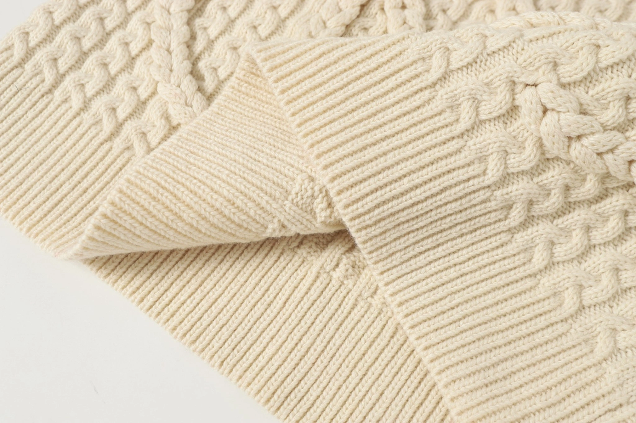 wg.luxury -- 8o5w5 wool item: E-F125J1431